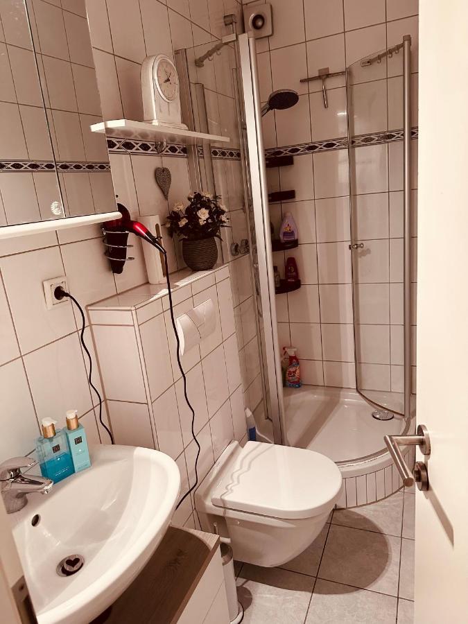 4 Zimmer 11 Personen Wohnung Garten Terrasse Grill 2 Badezimmer Wuppertal Eksteriør bilde